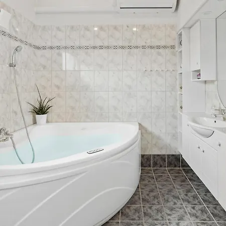 Ferienhaus Amazing In Vaeggerlose With Wifi